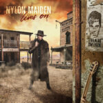 NYLON MAIDEN performen „The Duellists“