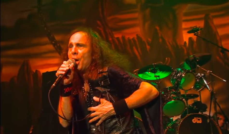 Read more about the article DIO – ‘Holy Diver‘ & ‘Rainbow In The Dark‘ Livevideos kündigen Reissues an