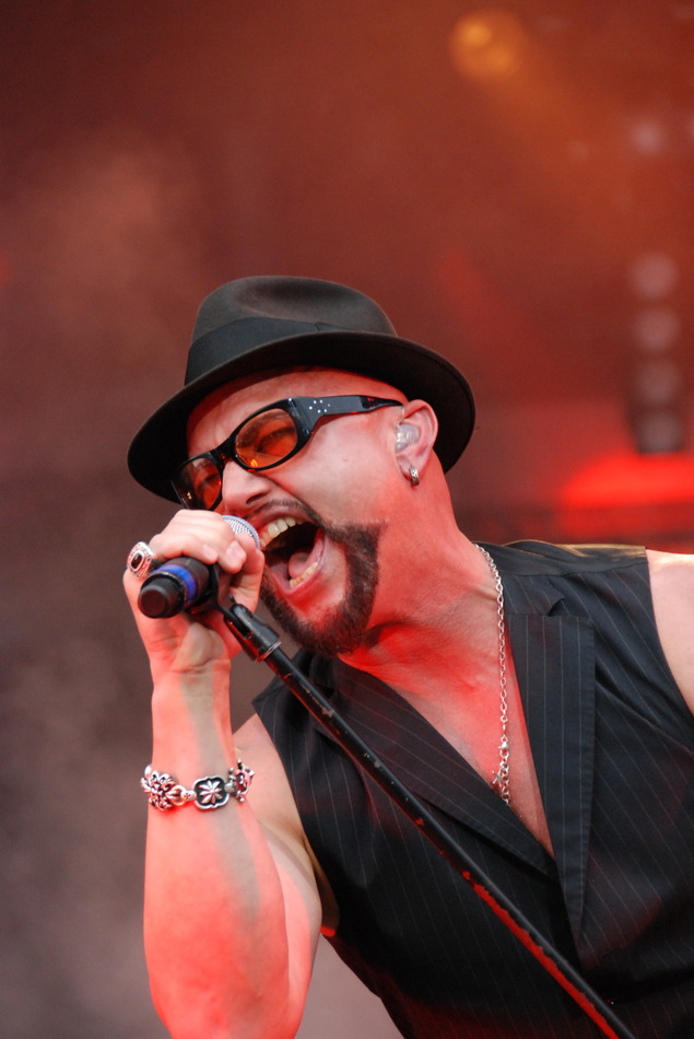 You are currently viewing Queensrÿche vocalist GEOFF TATE mit SWEET OBLIVION – ‚Strong Pressure‘ Clip