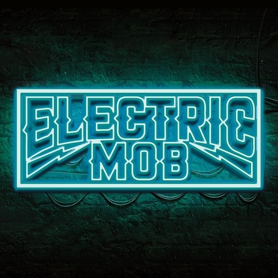 You are currently viewing ELECTRIC MOB – Brasiliens Rocker zeigen Experimentierfreude mit ’Higher Than Your Heels’