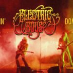 ELECTRIC BOYS – sind relaxt im ‘Tumblin Dominoes’ Video