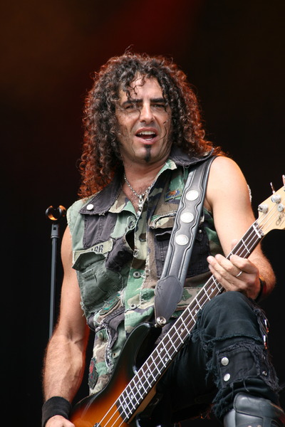 Read more about the article WARRIOR – Bassist ROB FARR verstorben