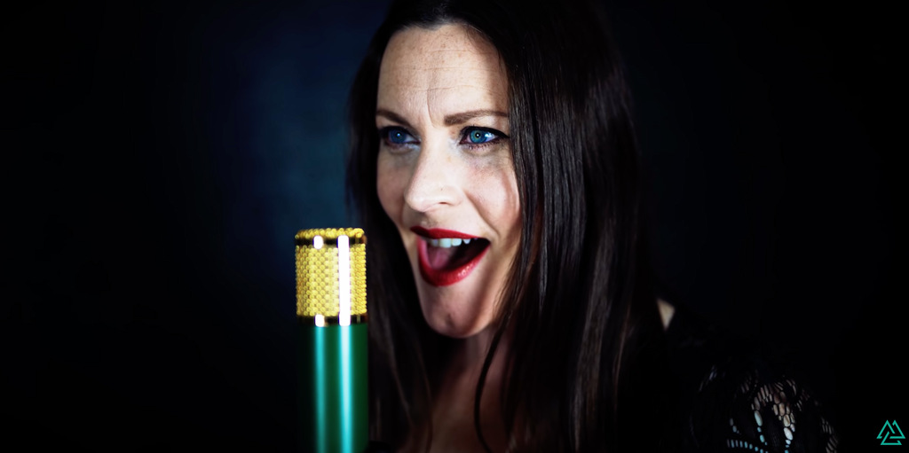 You are currently viewing NIGHTWISH Sängerin FLOOR JANSEN -’Into The Unknown’ Cover