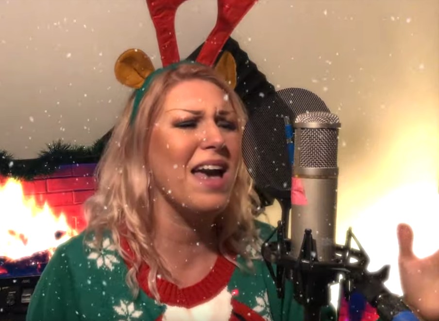 You are currently viewing AT THE MOVIES – Wham! Cover ‚Last Christmas‘ im Video