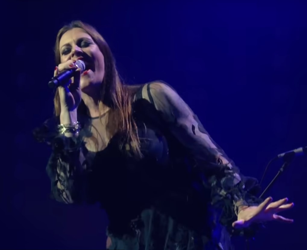 Read more about the article FLOOR JANSEN ft. Henk Poort – ‘Sweet Curse’ (ReVamp Cover) im Live-Video