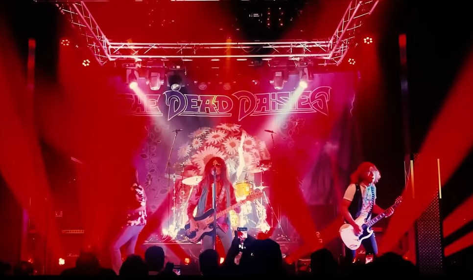 You are currently viewing THE DEAD DAISIES – legen nach: `Bustle and Flow` (Live in Daisyland)
