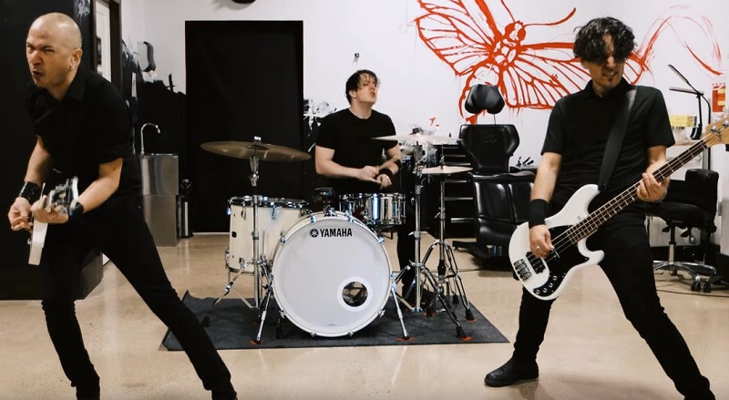 Read more about the article DANKO JONES – wieder da mit `Get To You` Video