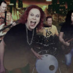 WALTARI Sänger Kärtsy Hatakka mit HEAD FIRST – `Sand Castles` Premiere