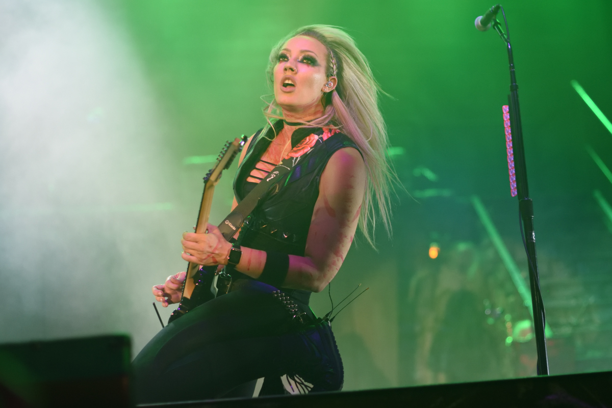 Read more about the article NITA STRAUSS ft. Anders Fridén (IN FLAMES) – `The Golden Trail´ Single enthüllt