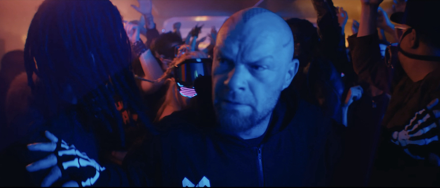 You are currently viewing FIVE FINGER DEATH PUNCH – Doppelte Premiere für `Times Like These` & ` Welcome To The Circus` Clips