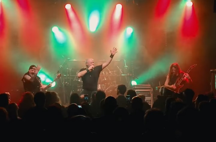 You are currently viewing BLACK HOLE ft. Roland Grapow – `Fear of the Dark´ (Iron Maiden Cover) Clip