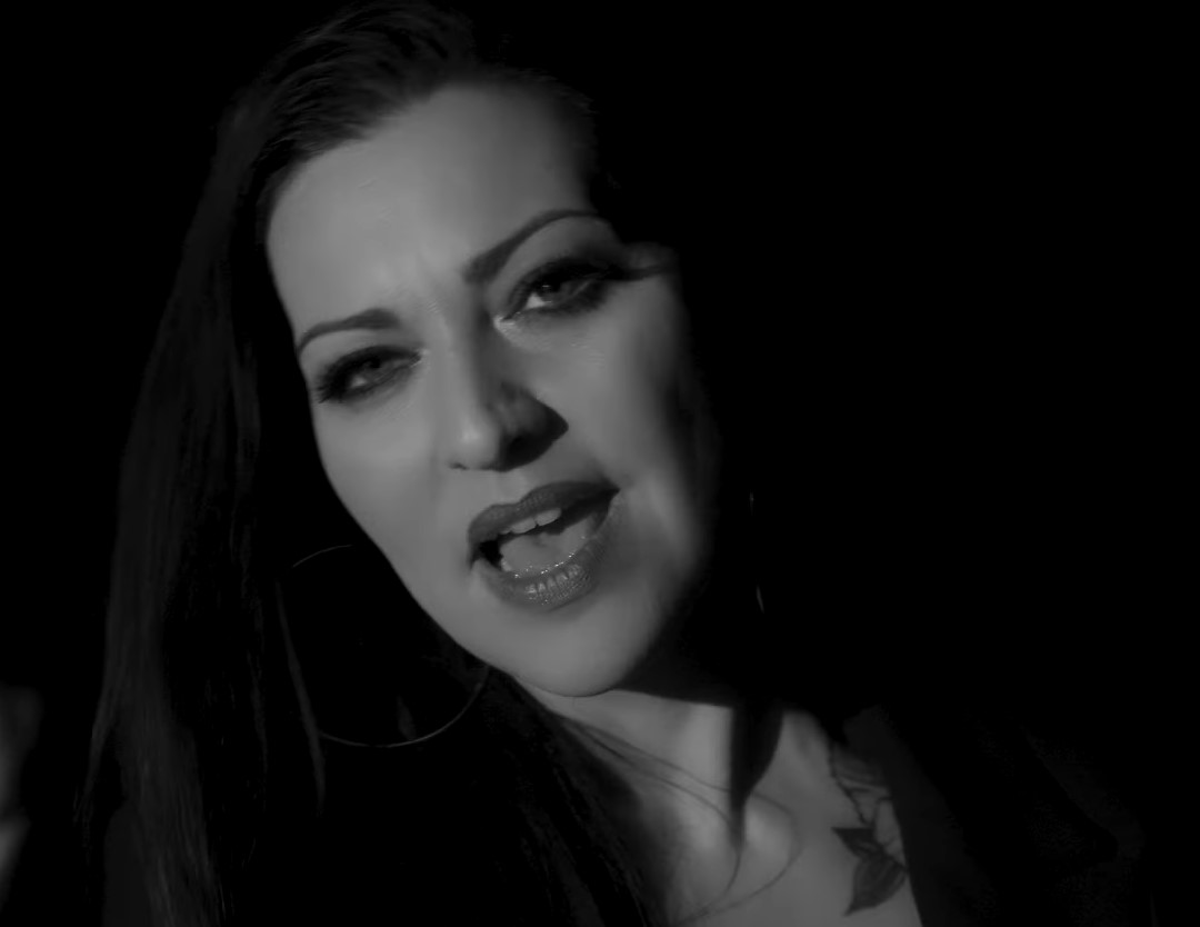 You are currently viewing SIRENIA – legen `Twist in my Sobriety´ Cover im Performance Video vor