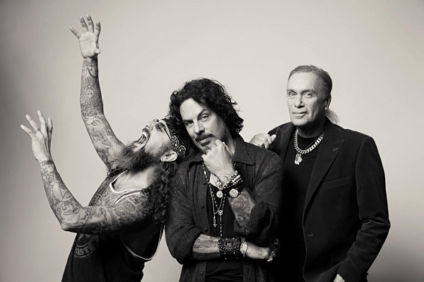 You are currently viewing THE WINERY DOGS (Richie Kotzen, Billy Sheehan, Mike Portnoy)  – `Breakthrough´ Premiere