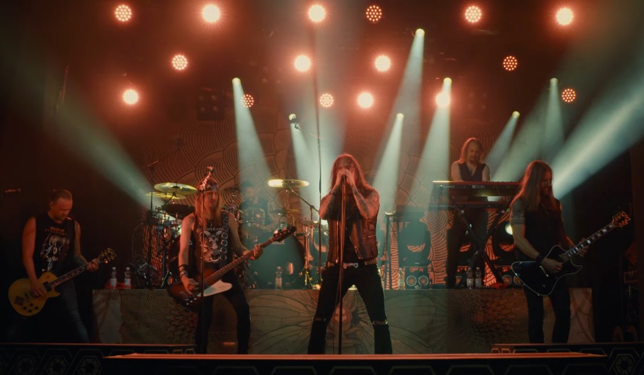 Read more about the article AMORPHIS – `Wrong Direction´ (Live At Tavastia 2021) Performancevideo zur kommenden Livescheibe