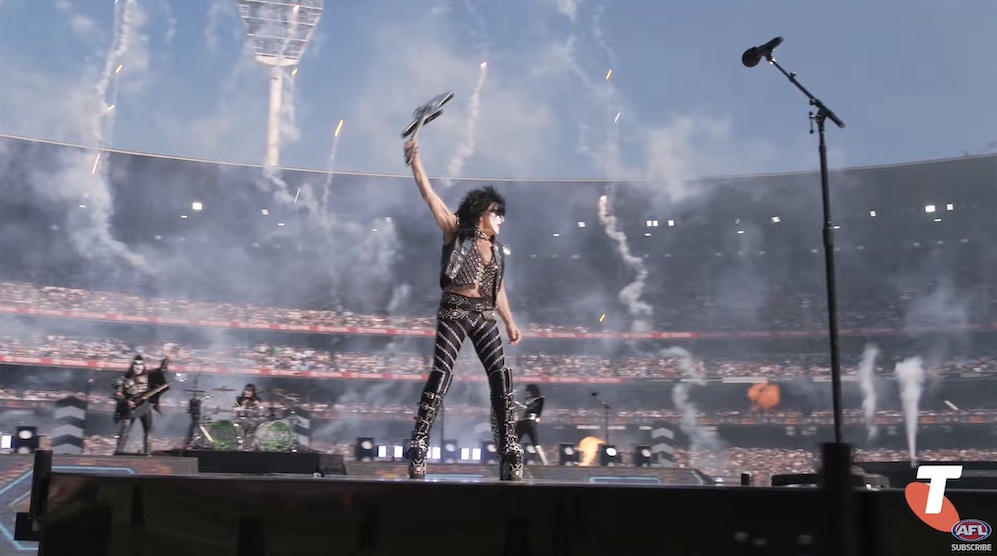 You are currently viewing KISS – Liveshow vom Australian Football League Finale ist online