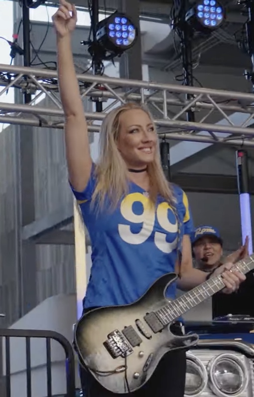 You are currently viewing NITA STRAUSS und DOROTHY – `Victorious` Erste Liveperformance ist Online