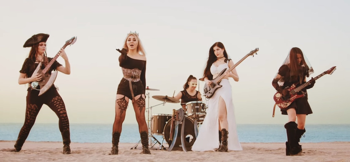 You are currently viewing PIRATE QUEEN – Power Metal Piratinnen zeigen `Pirates From The Sea` Video