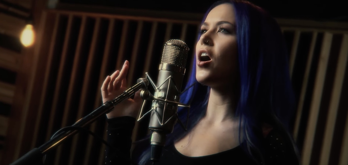 You are currently viewing ALISSA WHITE-GLUZ – Arch Enemy Sängerin teilt `A Song To Save Us All` Video