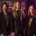 REVOLUTION SAINTS – Hard Rock Giganten streamen`Fall On My Knees` zur Albumveröffentlichung