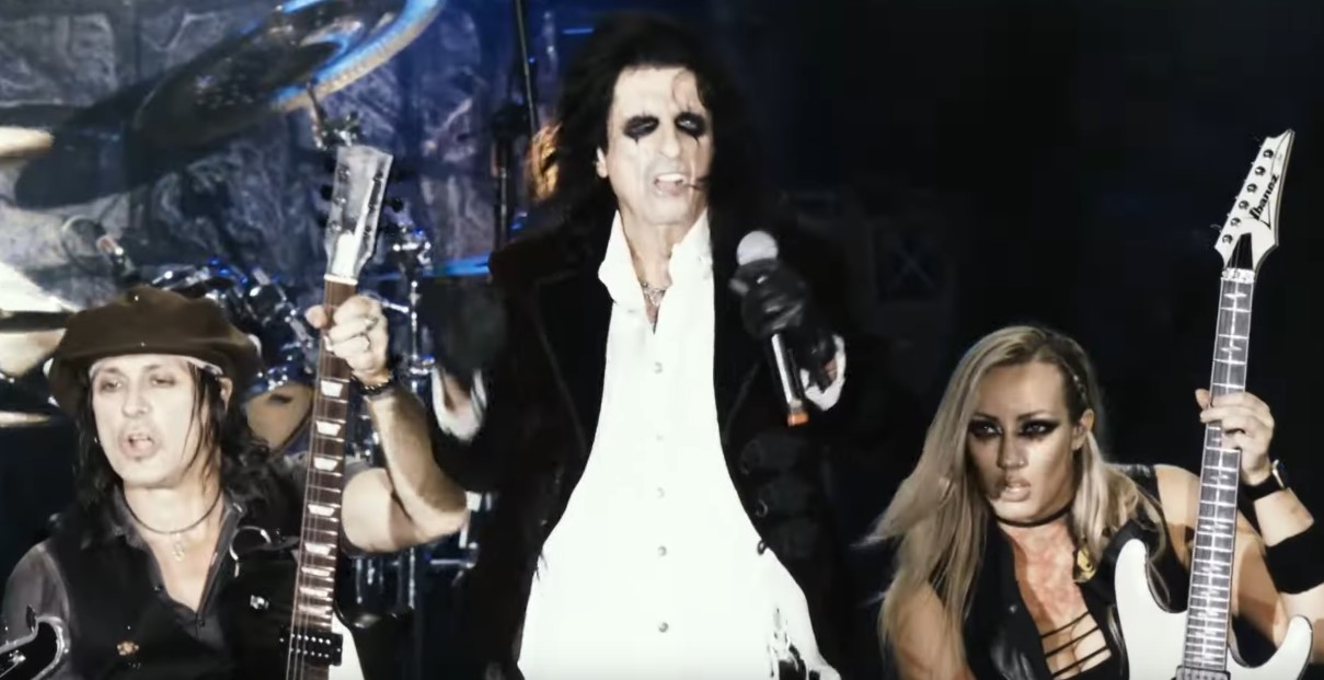 Read more about the article ALICE COOPER – Poison (Live At Hellfest 2022) Video geteilt