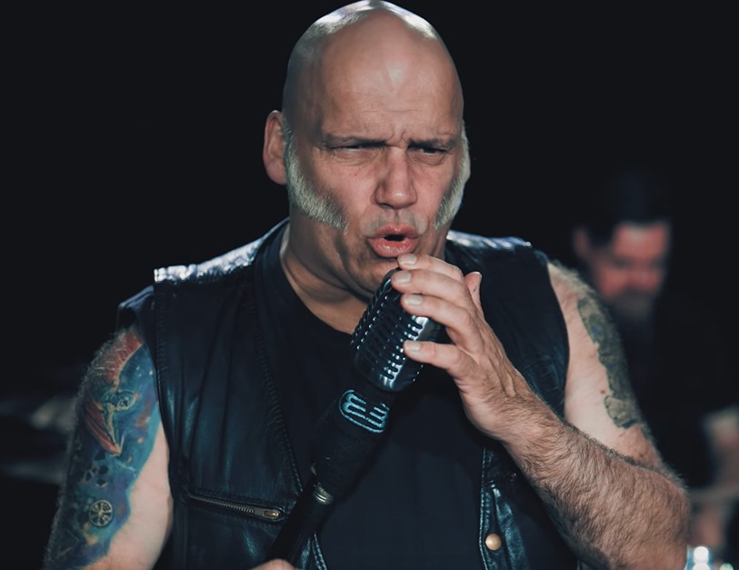 You are currently viewing BLAZE BAYLEY – Ex Maiden Sänger präsentiert `Ghost in the Bottle´ Video