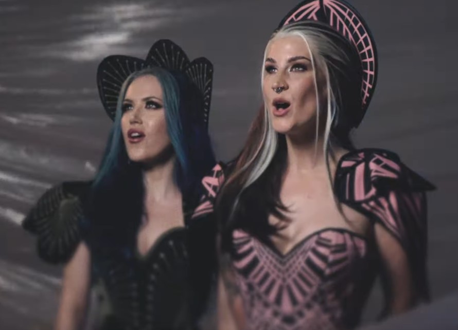 Mehr über den Artikel erfahren CHARLOTTE WESSELS ft. ALISSA WHITE-GLUZ – `Ode To The West Wind´ Videosingle geteilt