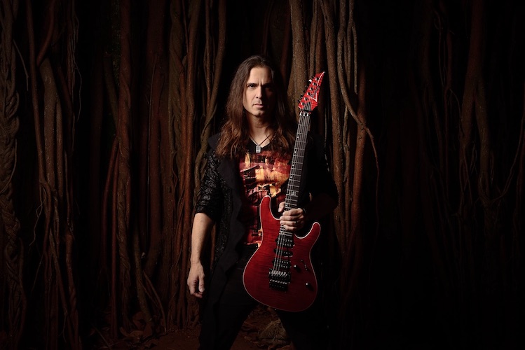 You are currently viewing KIKO LOUREIRO – ex-Megadeth Gitarrist goes Guitar Hero mit `Mind Rise`