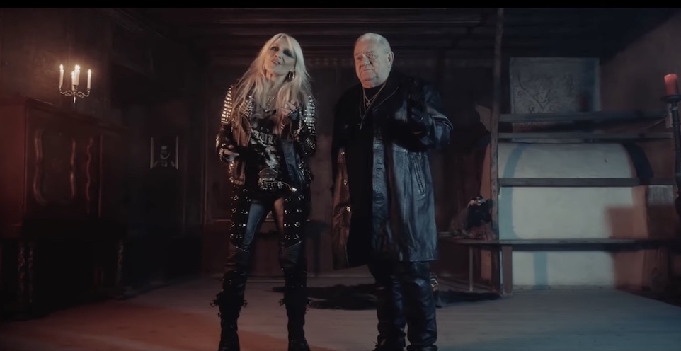 Du betrachtest gerade DIRKSCHNEIDER & DORO –  `Winter Dreams` Duett im Video