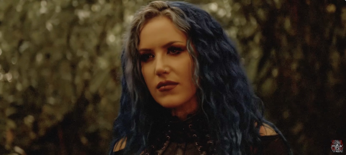 Du betrachtest gerade SAVAGE LANDS Projekt mit ALISSA WHITE-GLUZ – ` Ruling Queen` Video erschienen