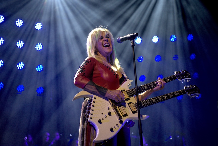 Mehr über den Artikel erfahren LITA FORD – Titeltrack vom kommenden Album ist online `Dracula`