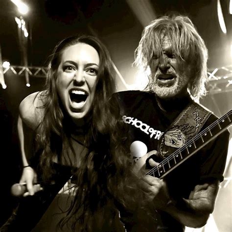 Du betrachtest gerade CASANDRA’S CROSSING  – GEORGE LYNCH & CASANDRA CARSON mit `Wicked Woman` Clip