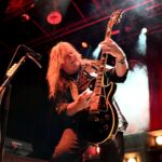 CORELEONI – Gotthard Gitarrist teilt `Sick & Tired` „Live at Hallenstadion Zurich“