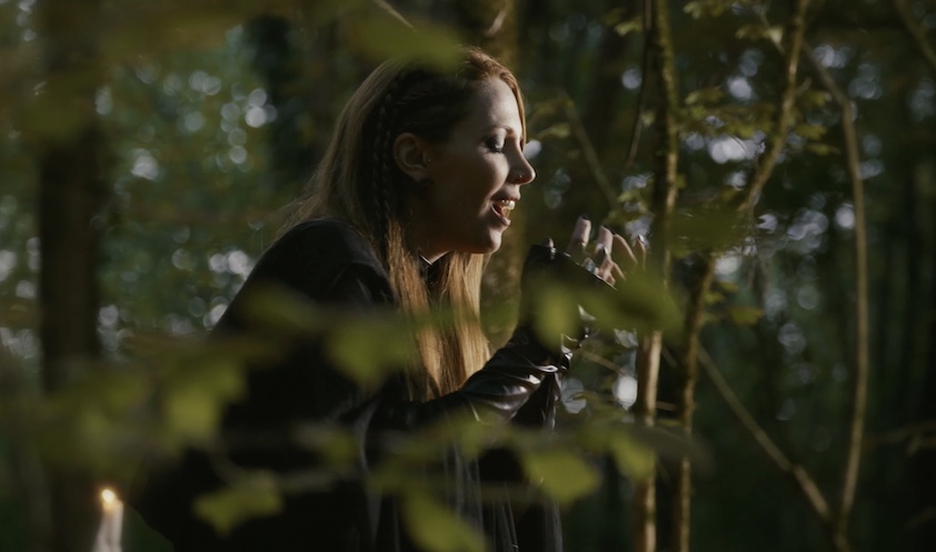 Du betrachtest gerade MOONLIGHT HAZE – `Awakening` Premiere im Video