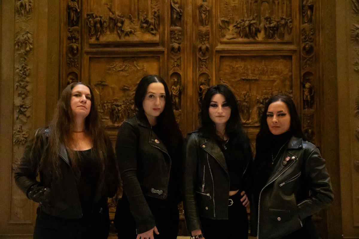 Du betrachtest gerade CASTRATOR – Death Ladies zurück mit `Covenant of Deceit` Video