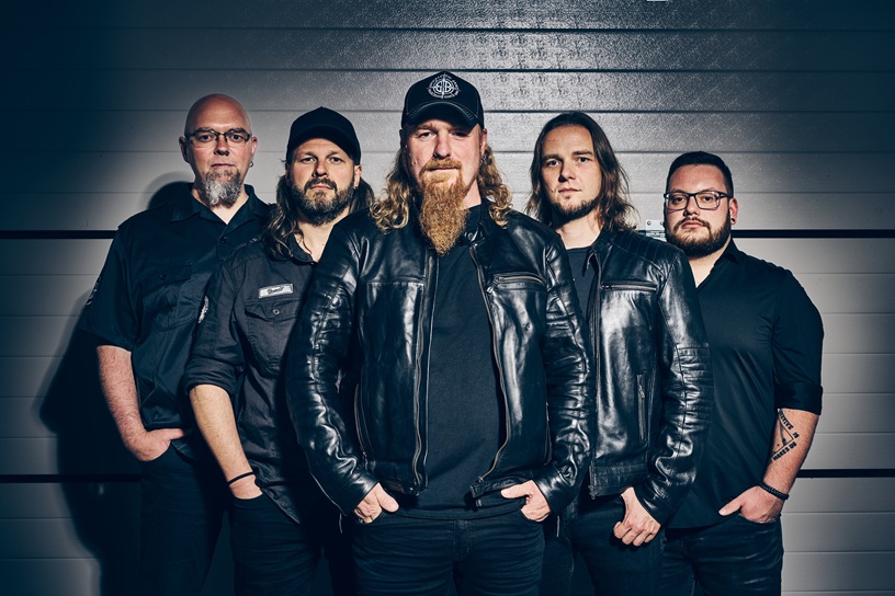 Du betrachtest gerade SEASONS IN BLACK – Mit Teamwork in die Champions League!