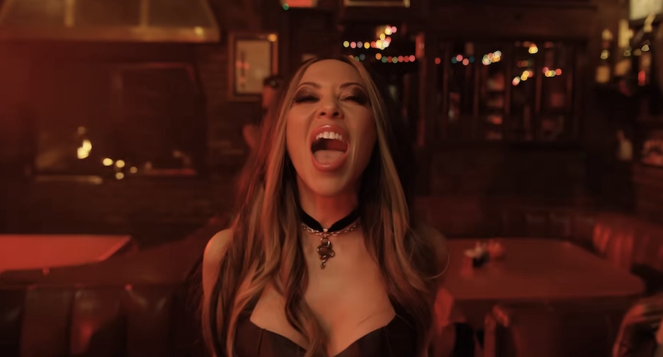 Du betrachtest gerade THE VIOLENT HOUR ft. Zakk Wylde – CARLA HARVEY veröffentlicht Video für `Hell Or Hollywood `