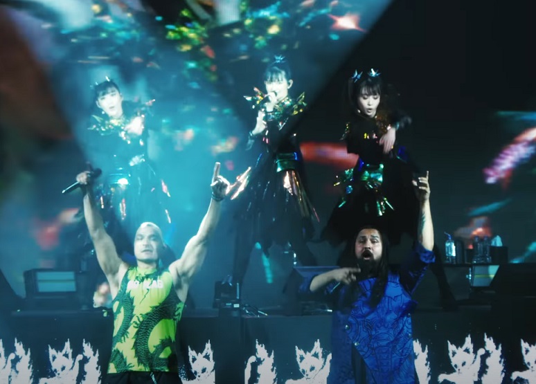 Du betrachtest gerade BABYMETAL ft. BLOODYWOOD – `Kon! Kon!´ Videosingle geteilt