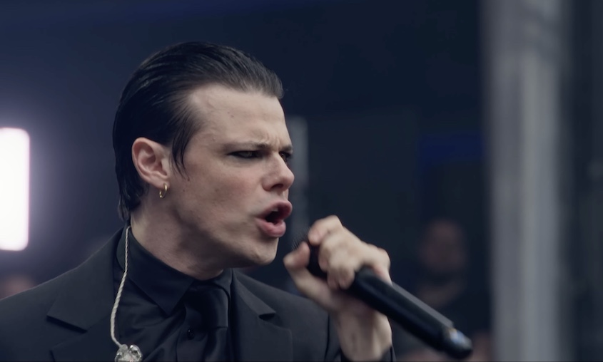 Du betrachtest gerade YUNGBLUD – OZZY OSBOURNEs `Changes` im offiziellen “Back To The Beginning“ Mitschnitt