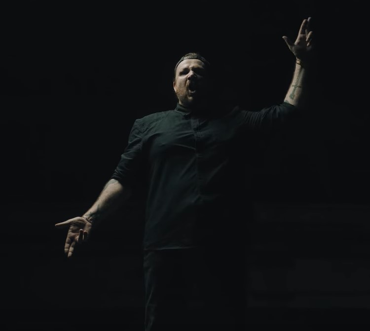 Du betrachtest gerade AVERSIONS CROWN – Deathcore Unit ballert durch `Castigation Choir´ Video von neuer EP