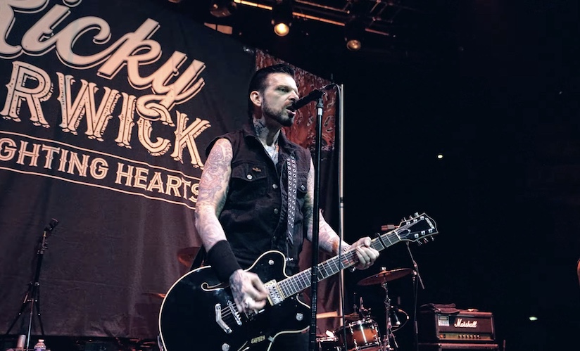 Mehr über den Artikel erfahren RICKY WARWICK – `Angels Of Desolation` Video zur Single ist online