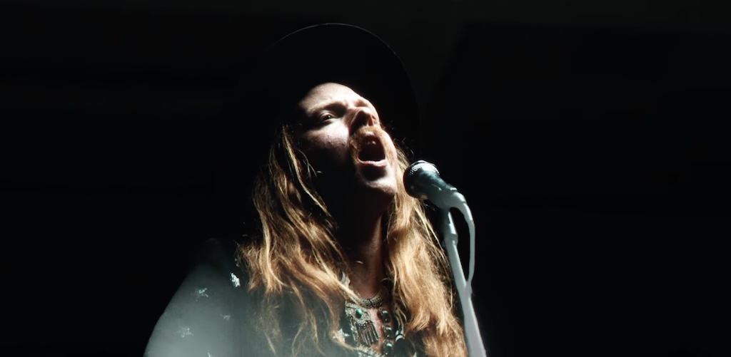 Du betrachtest gerade THE VINTAGE CARAVAN – Neue Single `Crossroads` im Video
