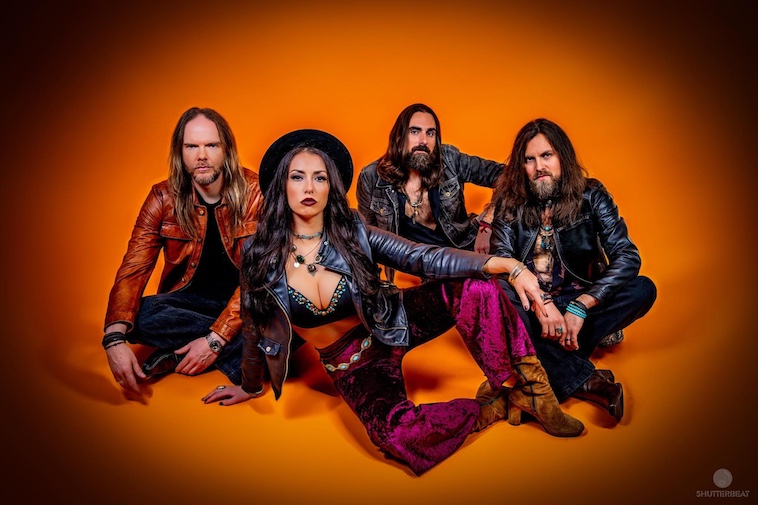 Du betrachtest gerade VELVET RUSH – Hard Rocker teilen neue `Trail of Gold` Videosingle