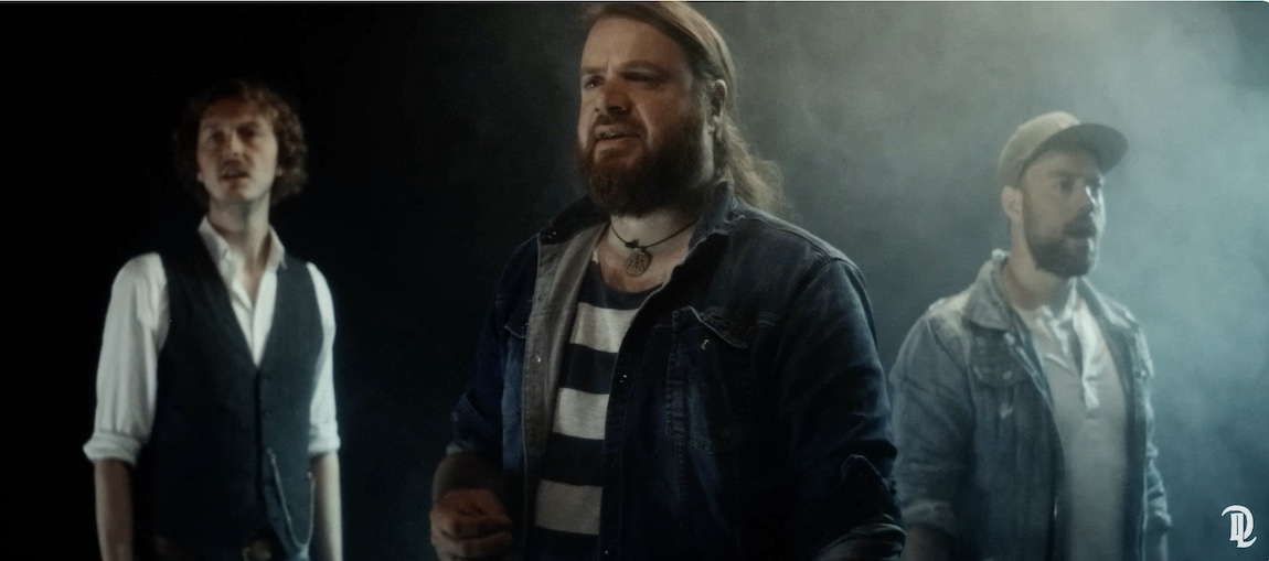 Du betrachtest gerade DÄMMERLAND – VERSENGOLD und Kissin‘ Dynamite Projekt Teil 2: `Schiff aus Glas`Video
