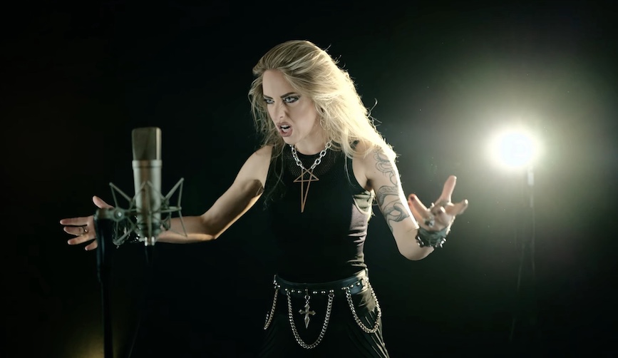 Du betrachtest gerade LAURA GULDEMOND – Neues Nevermore Cover `Born` ist online