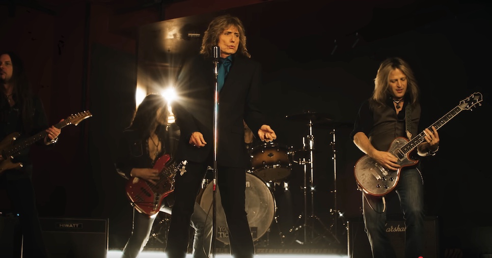 Du betrachtest gerade WHITESNAKE – `Love & Treat Me Right` Offizielles Remix Video 2025