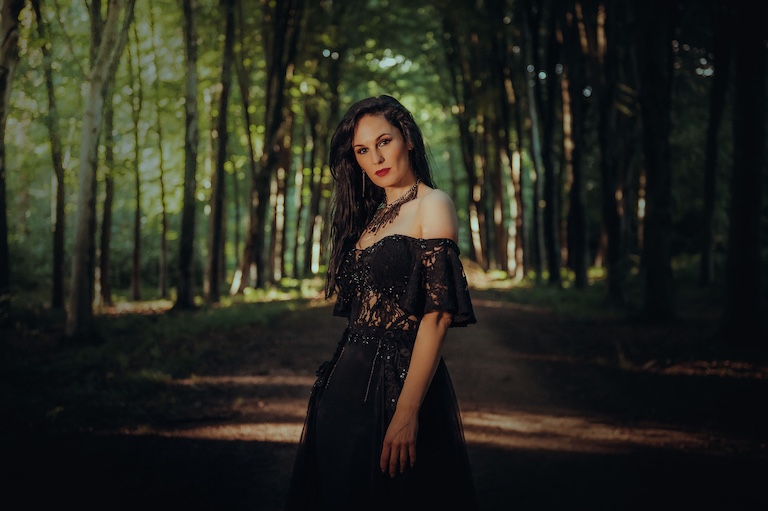 Du betrachtest gerade DIANNE ft. Francesco Paoli (Fleshgod Apocalypse) – Video zur neuen `Phantom Of War` Single
