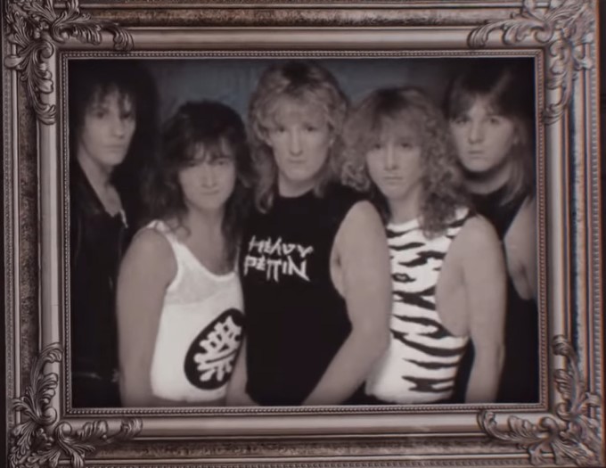 Du betrachtest gerade HEAVY PETTIN – `Line In The Sand´ Single der Rockveteranen ist raus