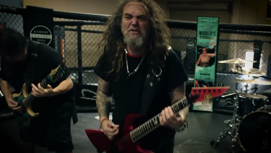 Du betrachtest gerade SOULFLY ft. FEAR FACTORY, UNTO OTHERS u.a. Member –  `No Pain = No Power` Video