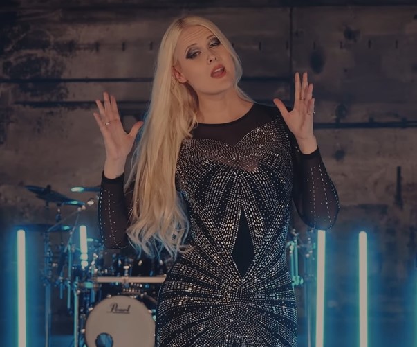 Du betrachtest gerade CATALYST CRIME – Symphonic Metaller zurück mit neuer Musik: `Cursebreaker´