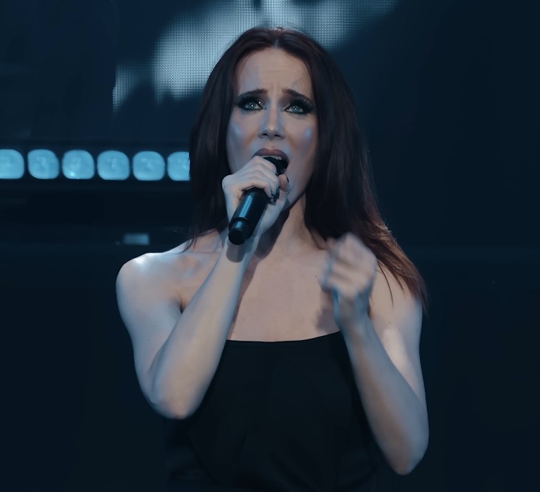 Du betrachtest gerade EPICA – Teilen `Storm The Sorrow´ (Live At The Symphonic Synergy)